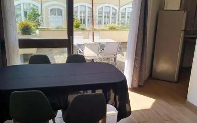 T2 grande terrasse Wi-Fi parking gratuit