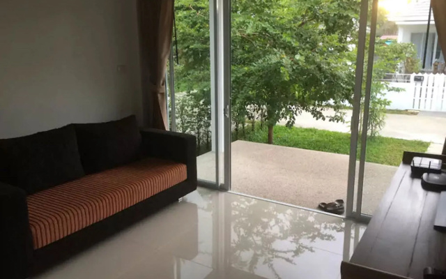2 Bed Villa 15 min walk to beach