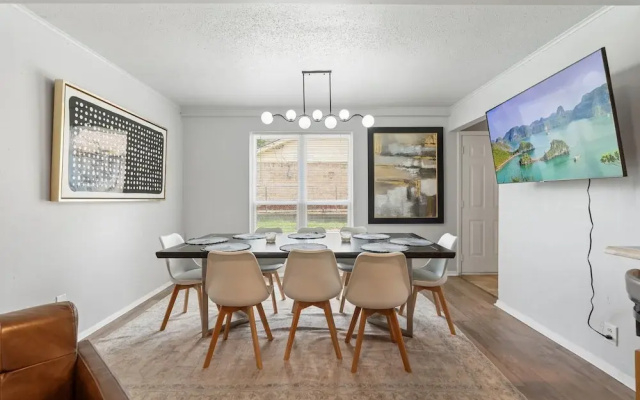 Spacious Retreat 8 Bedroom River