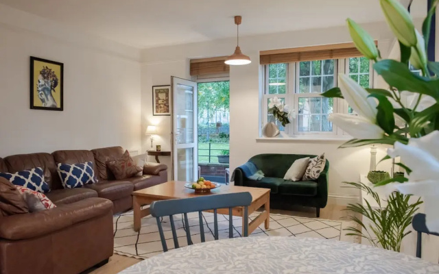 Bright Two Bedroom Ground Floor Apartment