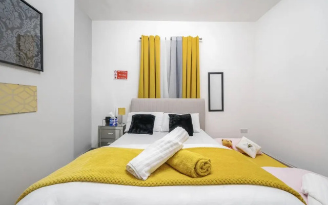 Contractor-friendly 2-bedroom House With Free Parking