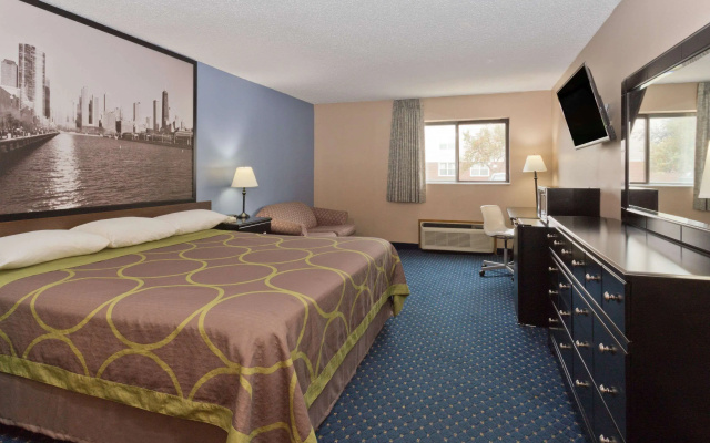 Super 8 by Wyndham Rockford I-90/Casino District