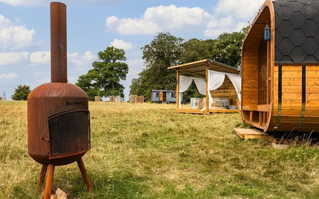 Drovers Hill at Stonor - Redwood - Shepherds hut