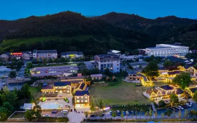 Anji Mud Garden Homestay (Zhongnan Baicaoyuan Branch)