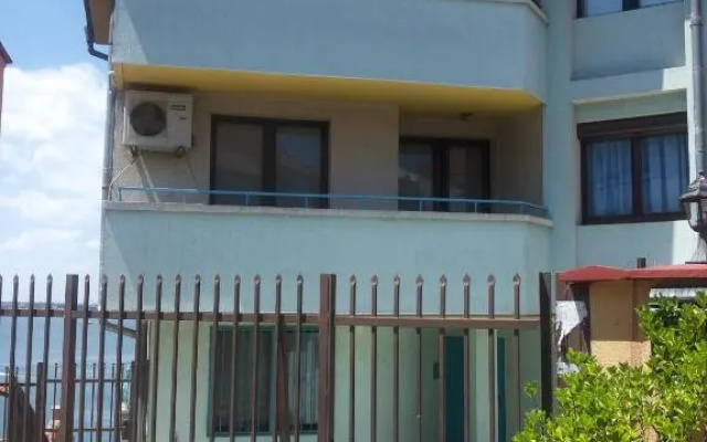 Bonne Chance Apartment