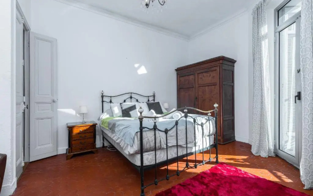 Bourgeois 3 bdrs & Large Terrace - 5mn from le Palaisdowtown