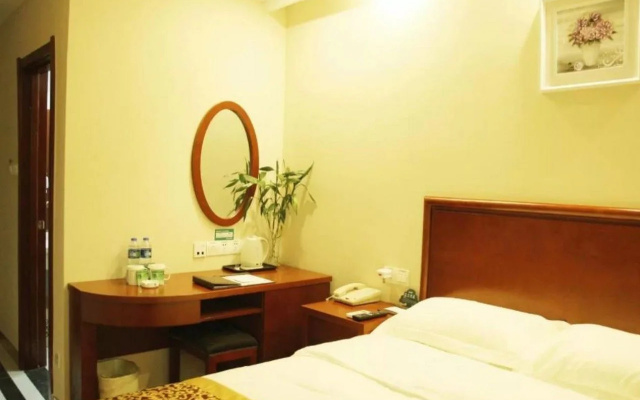 Greentree Inn Suzhou Taicang Baolong Square Express Hotel