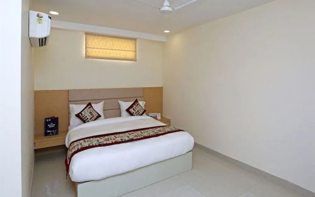 Capital O 12674 Hotel Grand Suites