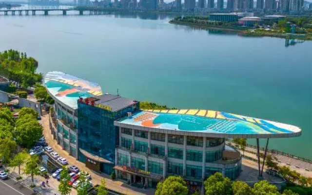 Shenxiangtang Riverview Art Hotel (Suining Dingsheng International Wanda Plaza)