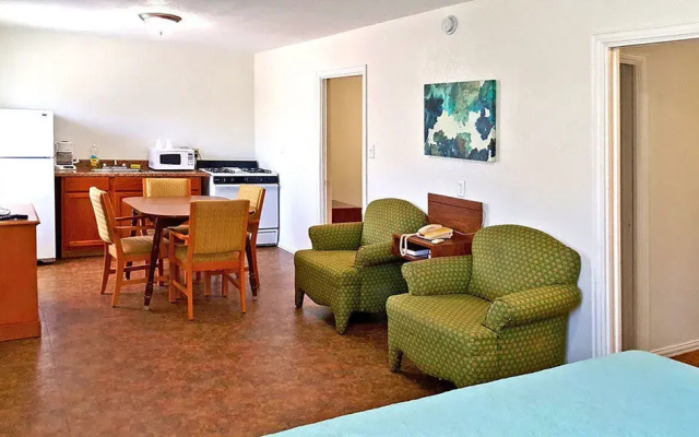 Blue Palm Inn