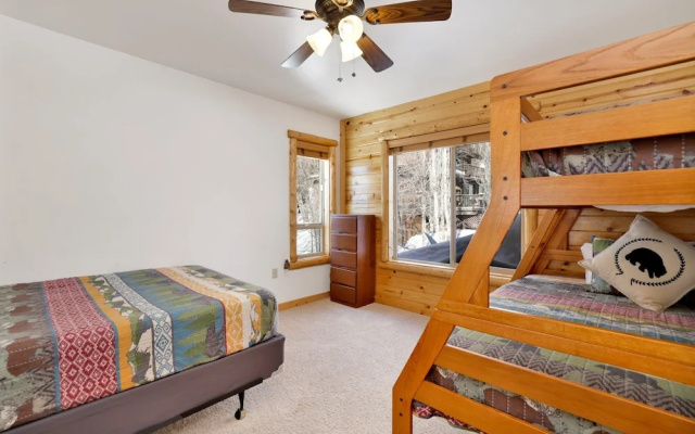 Cozy Lakeview Hideaway #2261