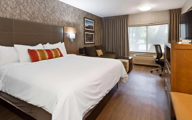 Best Western Plus Cottontree Inn