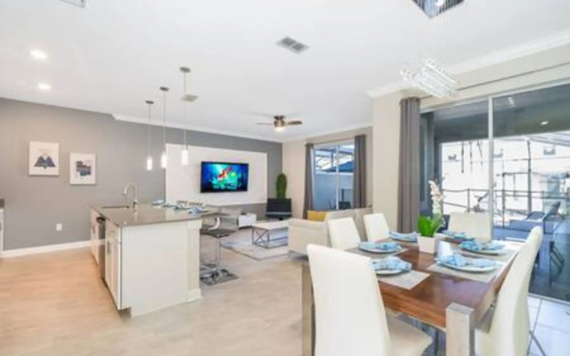 Gorgeous Storey Lake 4BR