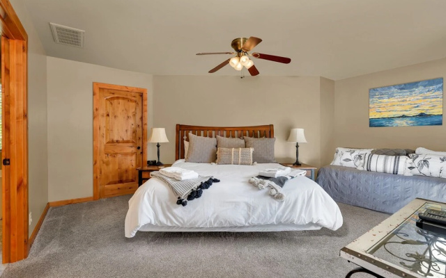 Bass Lake Beauty! 4 BDR Sleeps 16, Lakefront Views