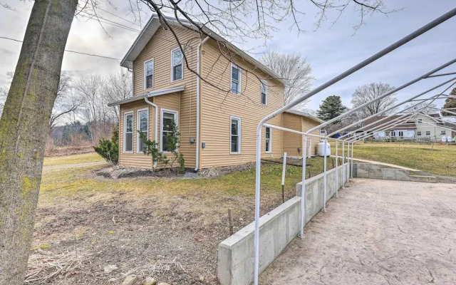 Lovely Finger Lakes Vacation Home Near Seneca Lake