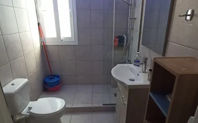 2 Bed Flat - Sleeps 5 - Parking - Wifi
