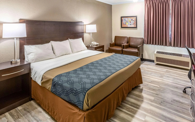 Econo Lodge Inn & Suites