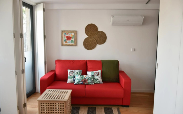 NEW!Central w/ sunny terrace - 9 min walk Trindade
