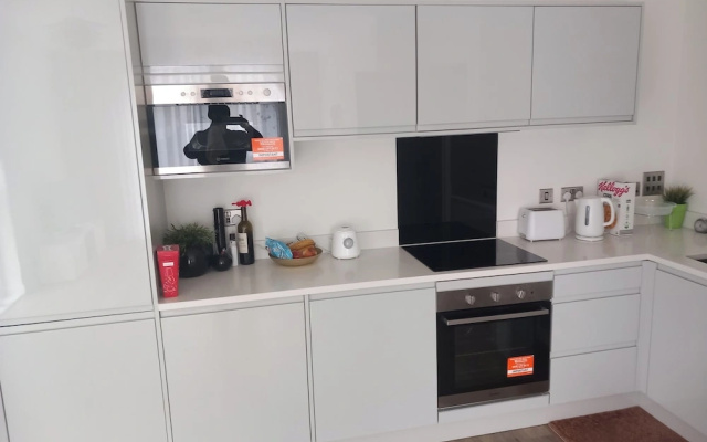 Tranquil Loughton Apartment Retreat