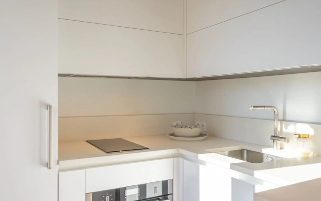 Saint-tropez: Bright Apartment Near the Port