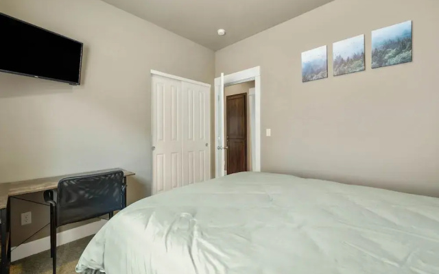 Hot-tub, Pet-friendly, 30 min to Mt Bachelor!