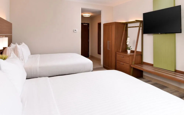 Holiday Inn Express & Suites Trinity