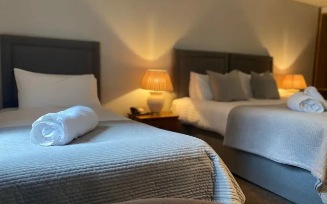 The Oaks Hotel