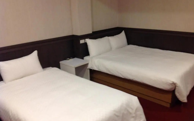 Long Cherng Hotel