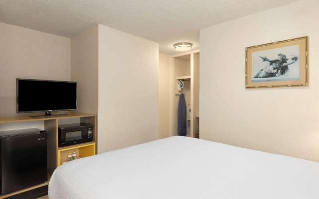 Days Inn by Wyndham Maui Oceanfront