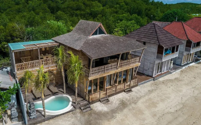 Sunset Beach Wood Villa