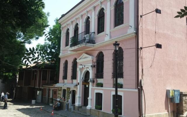 Отель Plovdiv Guesthouse Болгария, Пловдив - отзывы, цены и фото номеров - забронировать отель Plovdiv Guesthouse онлайн вид на фасад