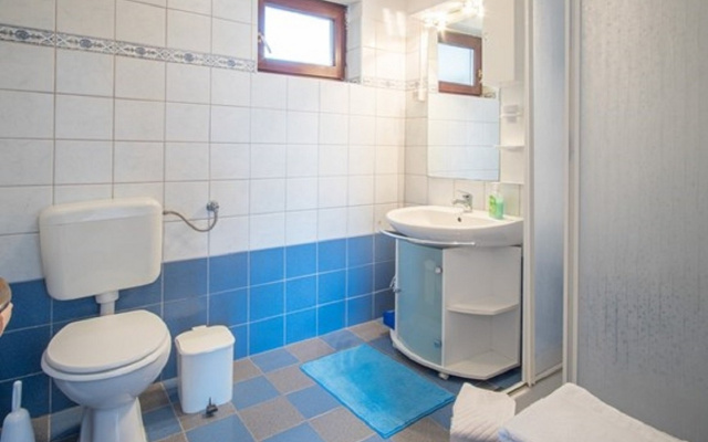 Room Luka - with parking; R1 Vrbnik, Island Krk