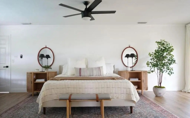 Remodeled 4BR Pool Home / Golf View/Near Beaches