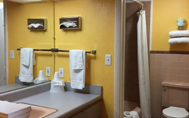 Lamplighter Motel
