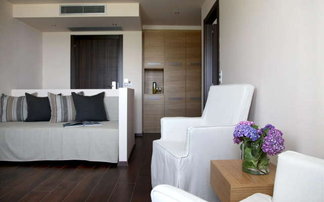 Theta Hotel