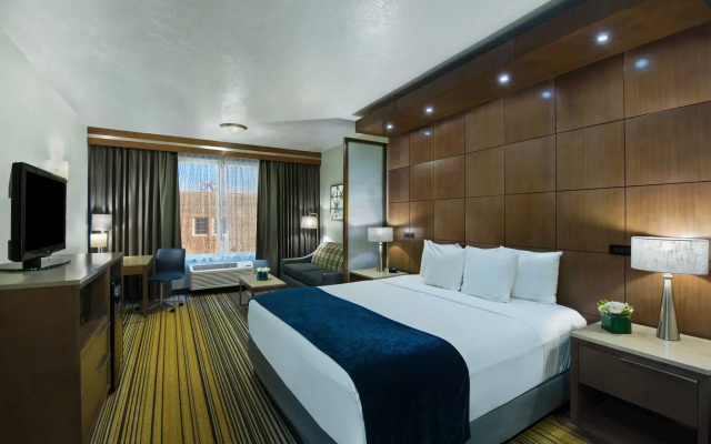 Oxford Suites Downtown Spokane
