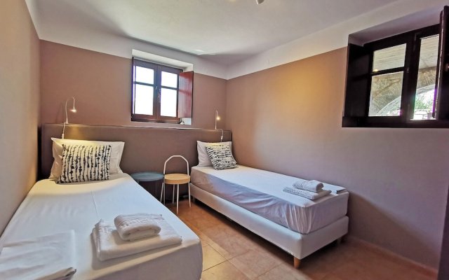Anaroussa Diros Apartment