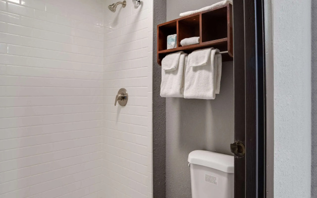 Отель Rodeway Inn Carlisle North