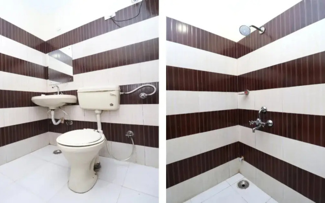 Hotel Lions Den By OYO Rooms