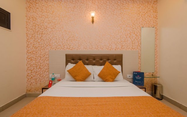 Отель OYO 8678 Hotel Golden Nest Индия, Мумбаи - отзывы, цены и фото номеров - забронировать отель OYO 8678 Hotel Golden Nest онлайн вид на фасад
