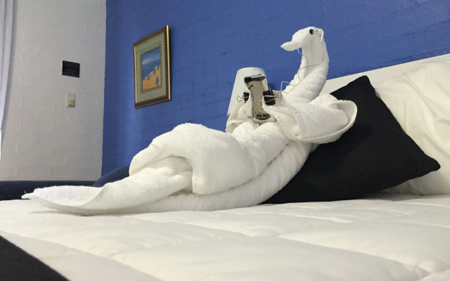 Crescent Motel