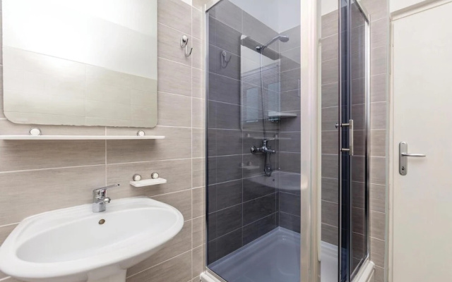 Stunning Home in Pinezici With Wifi and 2 Bedrooms