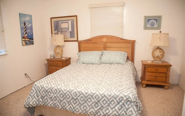 Native Sun 2 Bedroom Cottage by RedAwning