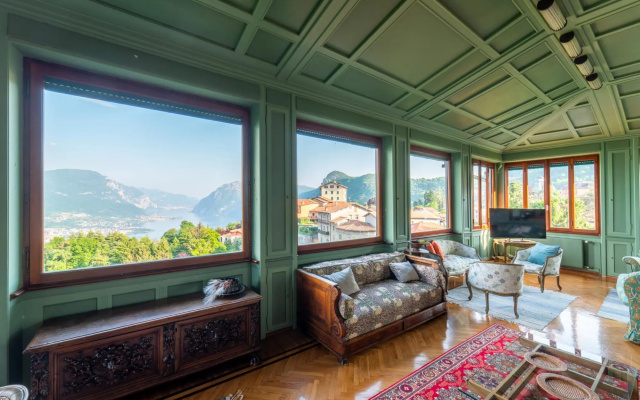Family Villa with Stunning Lake View by Wonderful Italy