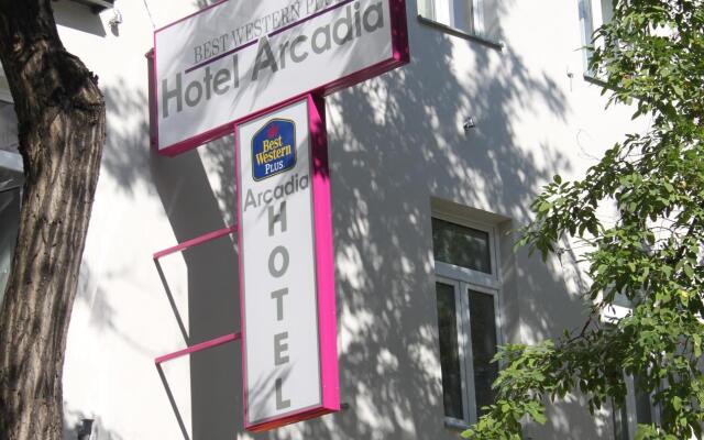 Отель Best Western Plus Arcadia Вена вид на фасад