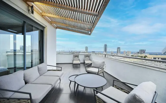 Amazing 2BR Duplex in the city center by HolyGuest