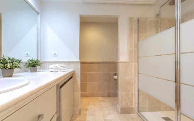 Exclusive 2BD apartment with private terrace in Marbella. Incosol
