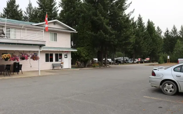 Clearwater Country Inn & RV Park