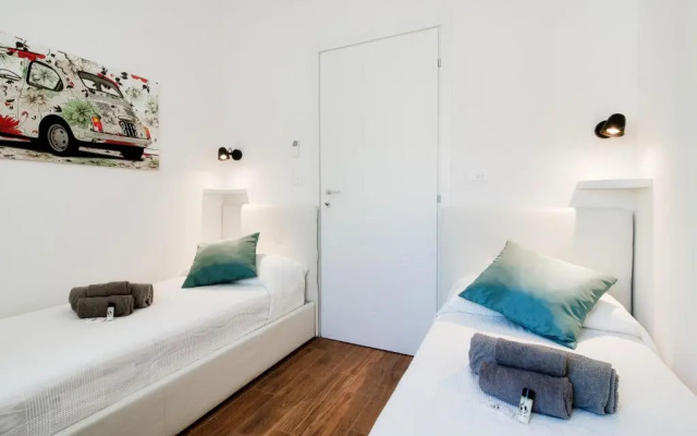 White Loft Como Center - By House Of Travelers