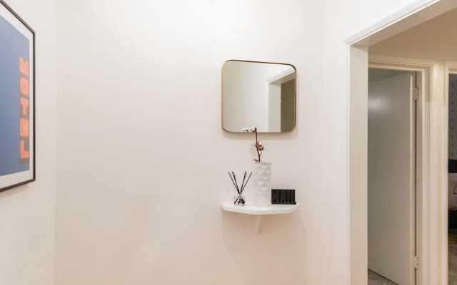 The Kensington Grove - Stylish 2BDR Flat with Private Patio